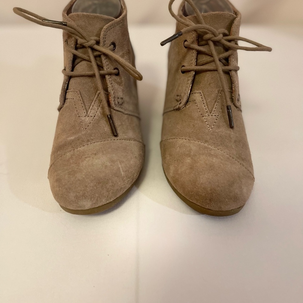 TOM’s Tan Wedge Ankle Boots - Picture 2 of 4